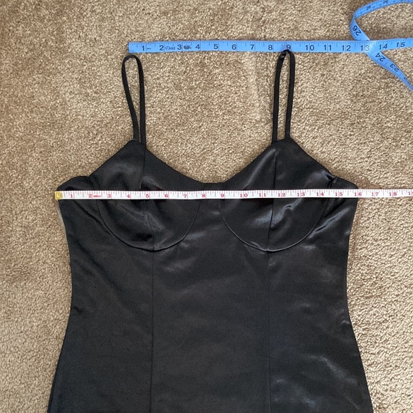 Liz & Sara plain black satin form fitting mini dress, extra large - Picture 10 of 11
